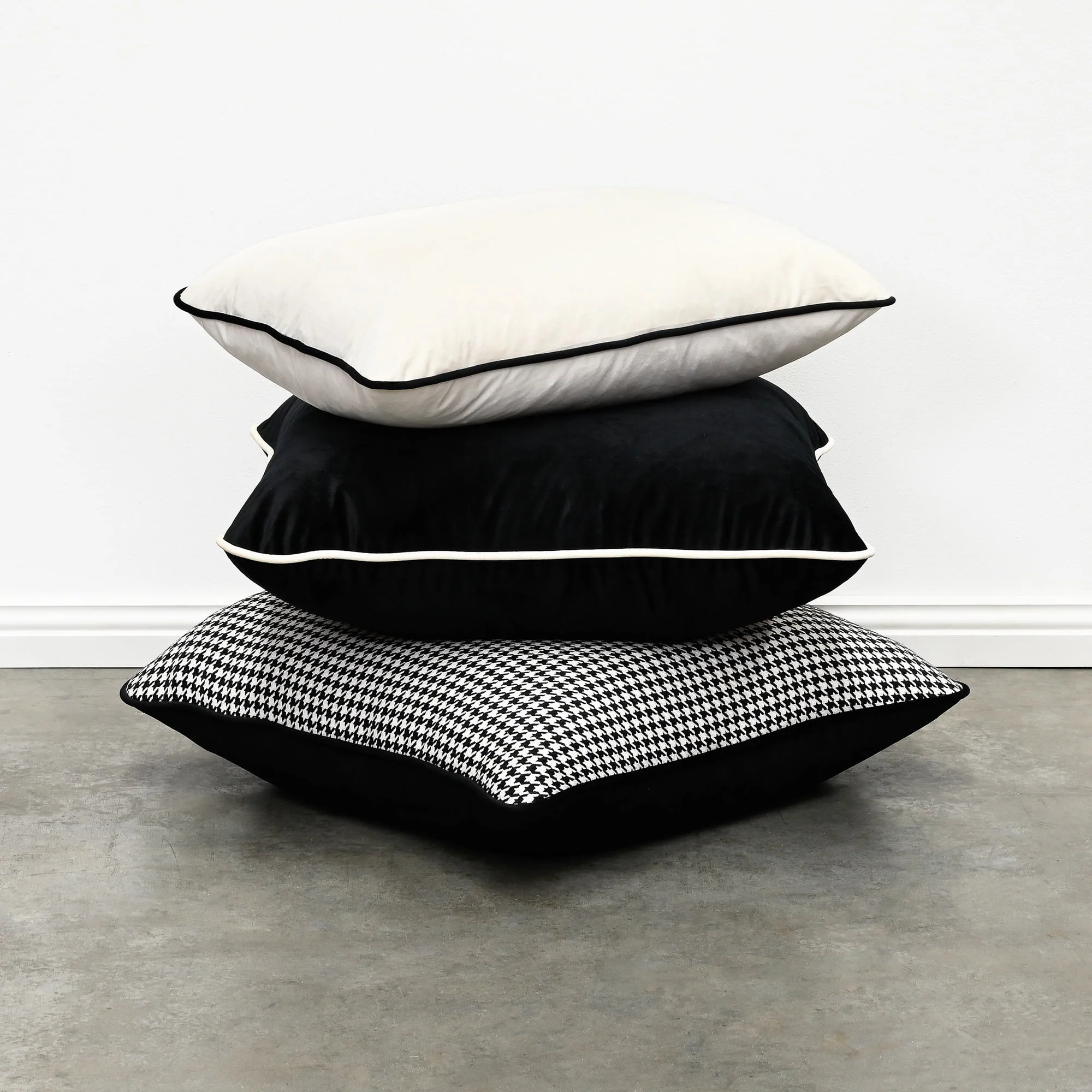 Coco Piped Lumbar Cushion - Ivory with Black Piping - Image 4