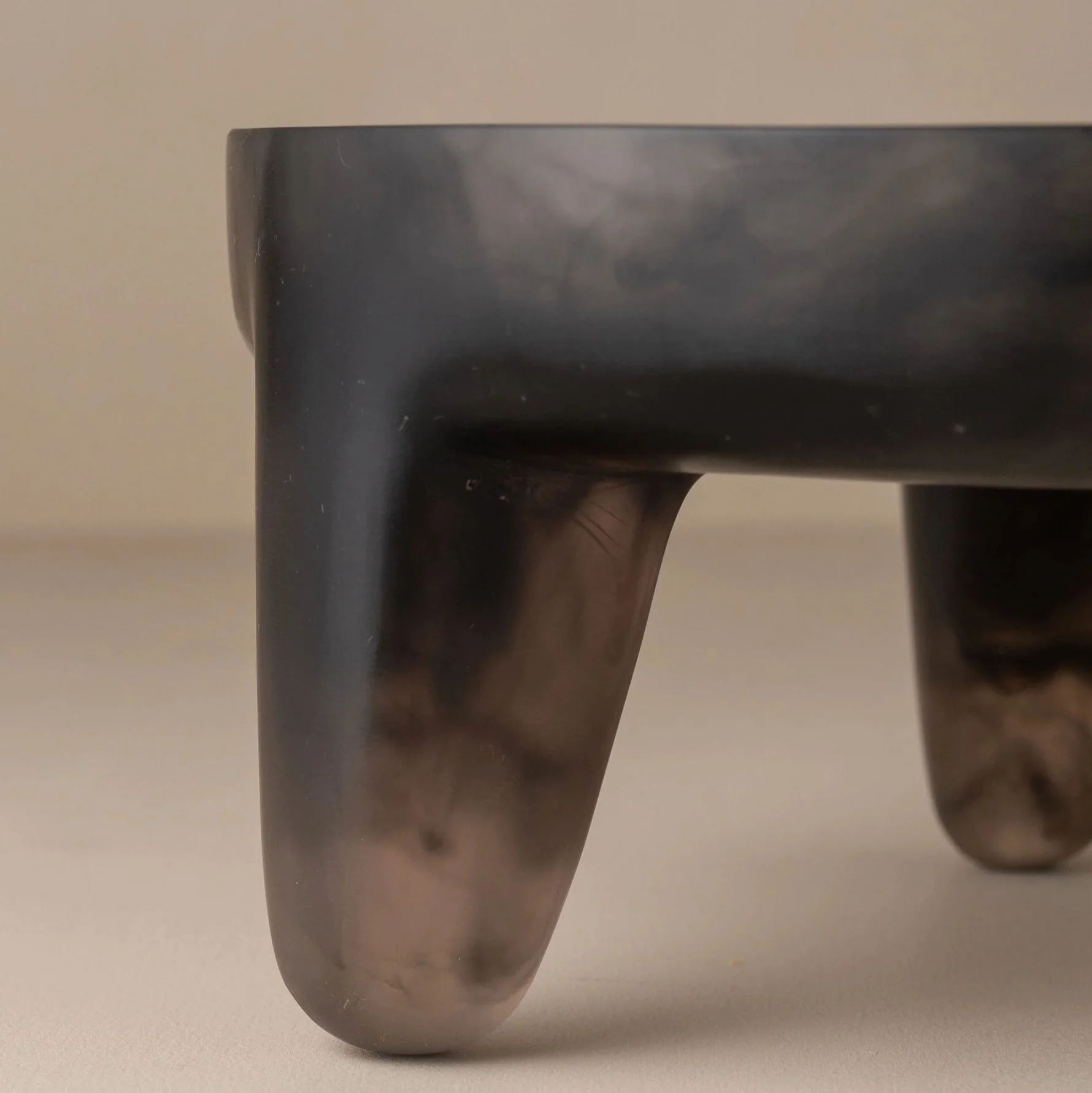 Flow Resin Structured Fruit Bowl - Smoke - Image 3