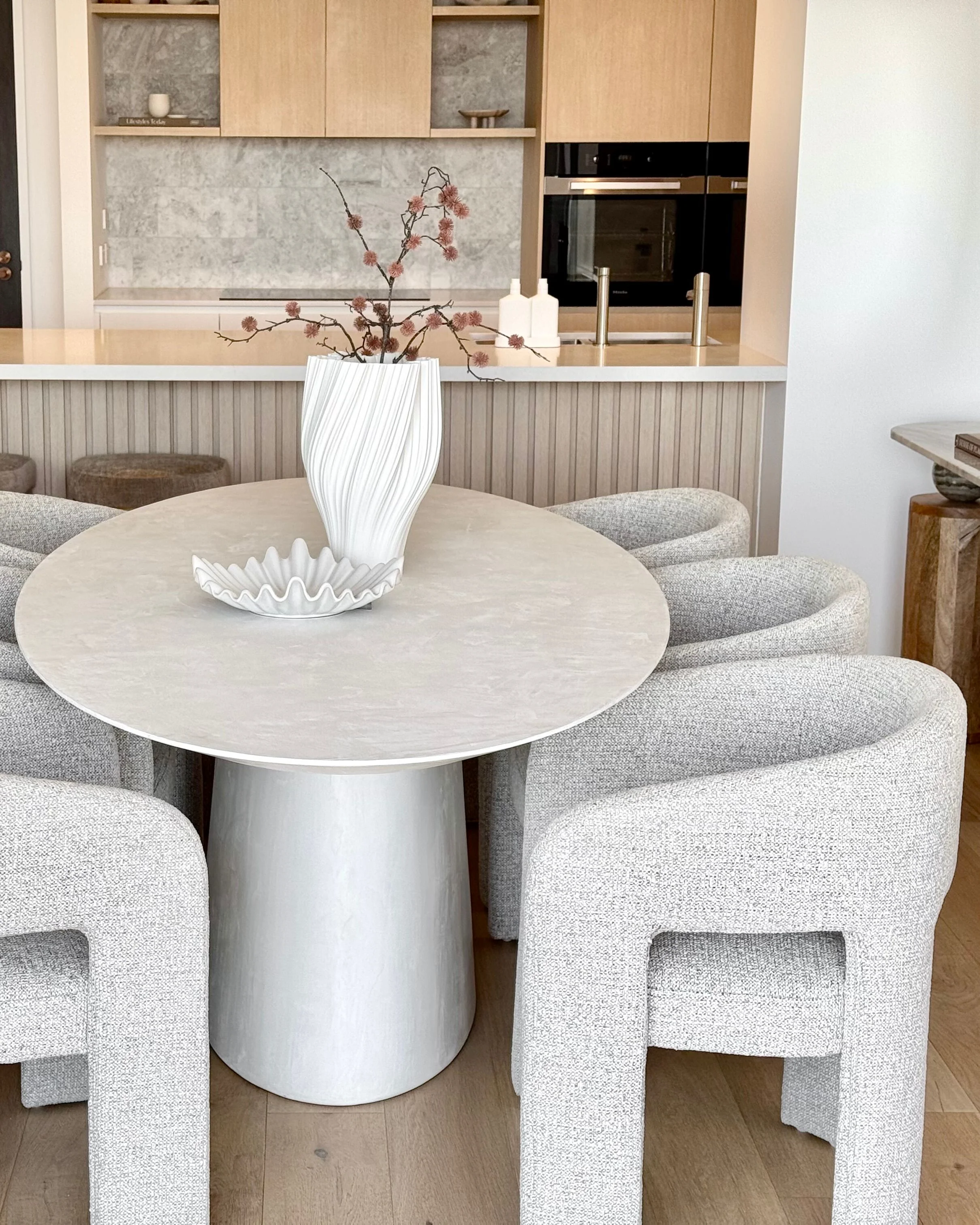 Juni 2400 Dining Table - White - Image 4
