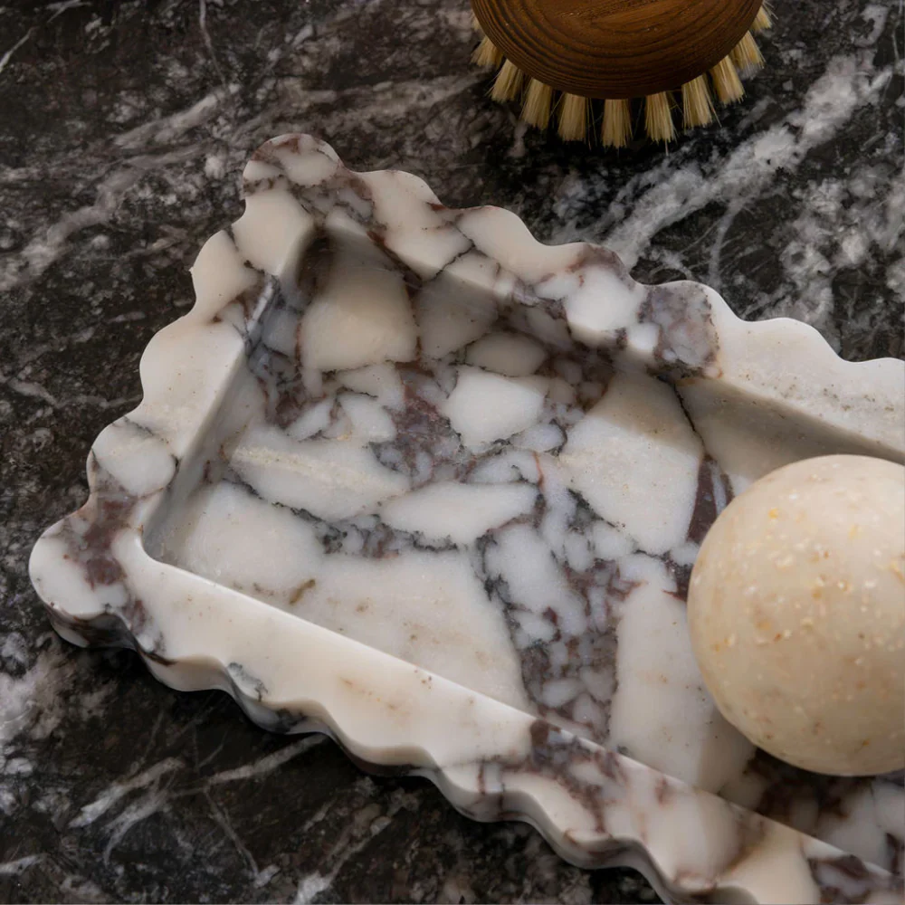 Palazzo Scalloped Bar - Viola Calacatta