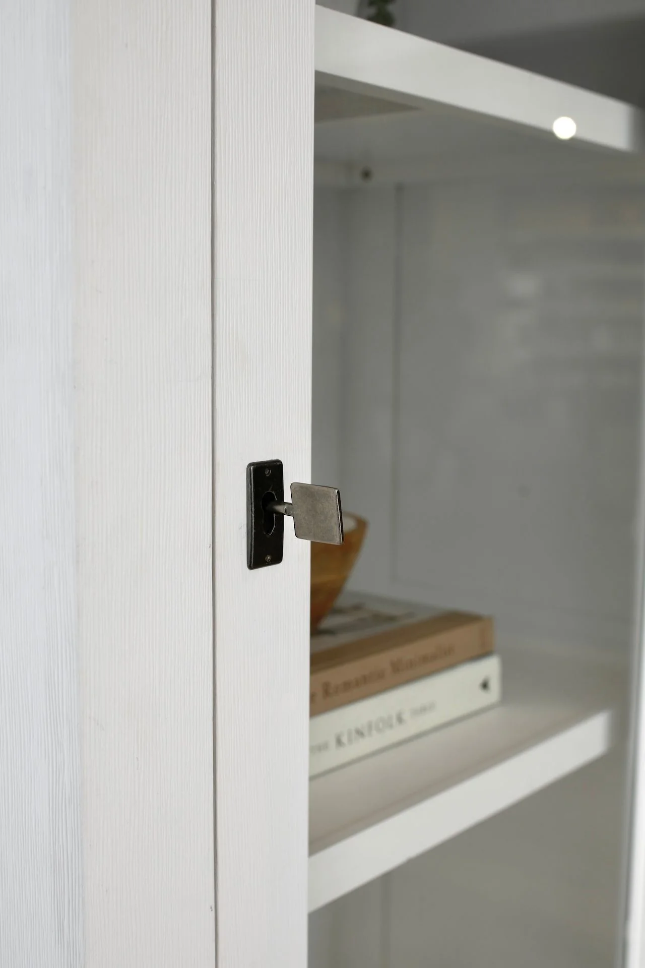 Surrey 1 Door 2 Drawer Vitrine - Image 5
